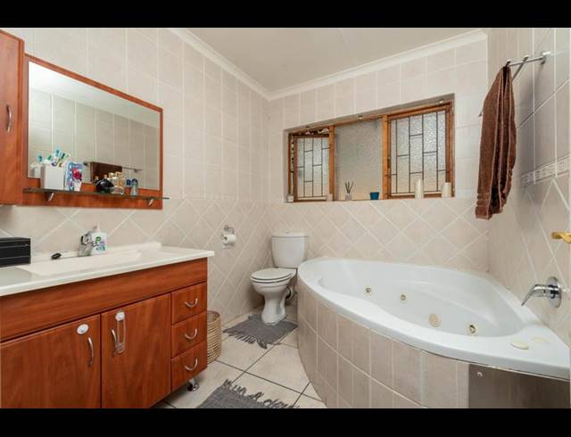 2 BEDROOM DUPLEX FOR SALE IN WINCHESTER HILLS